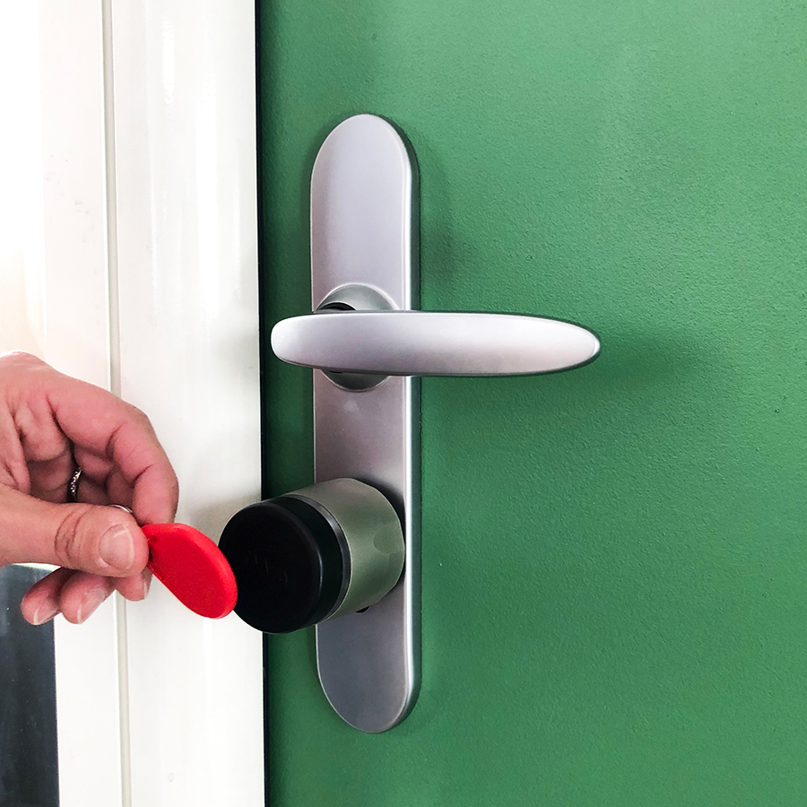 serrure connectée badge